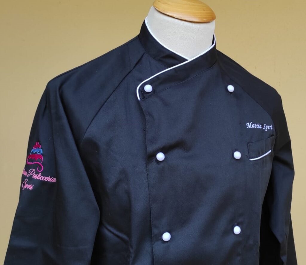 Giacca da cuoco con ricamo logo su manica e ricamo nome a lato cuore