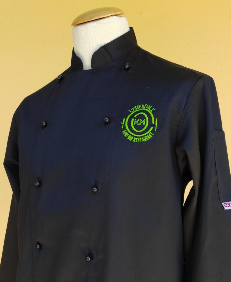 Giacca da cuoco personalizzata con logo ricamato a lato cuore
